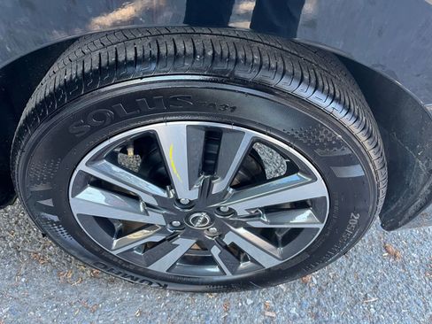 Used 2025 Nissan Versa SV image 28