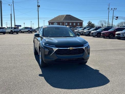 New 2026 Chevrolet Trax LS w/ LS Convenience Package FWD image 10