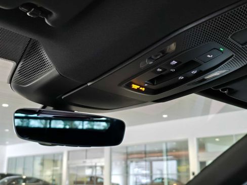 New 2026 Porsche Macan 4 Electric image 28