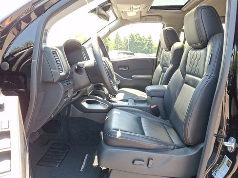 Certified 2024 Nissan Frontier SL w/ Technology Package AWD/4WD image 13