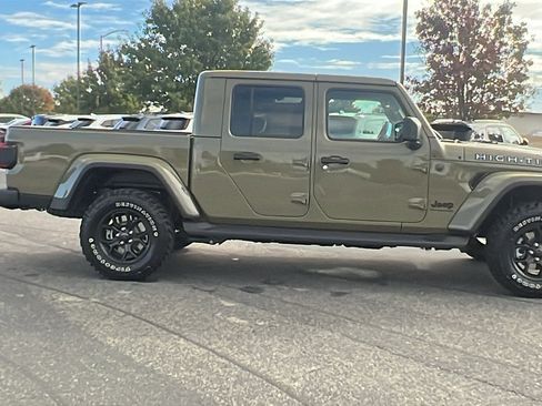 New 2025 Jeep Gladiator Sport image 2