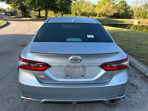 Used 2024 Toyota Camry SE image 4