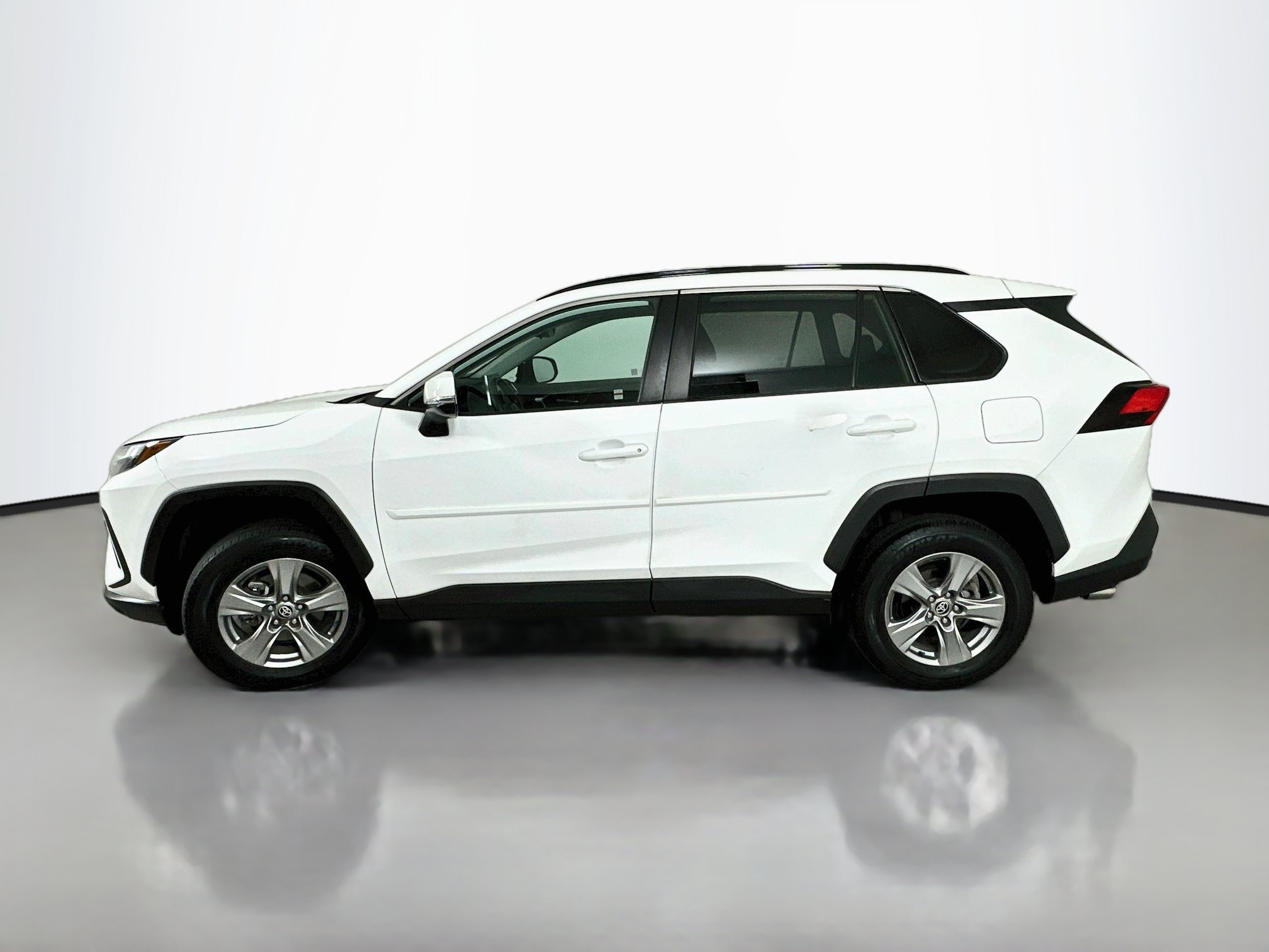 Used 2024 Toyota RAV4 XLE w/ Convenience Package AWD/4WD image 4