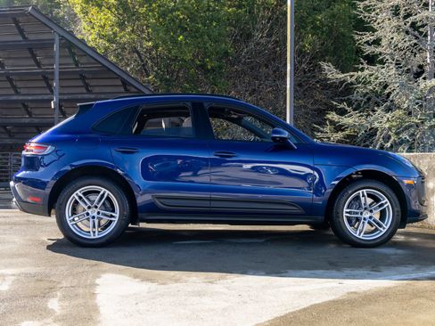 Certified 2026 Porsche Macan AWD/4WD image 12