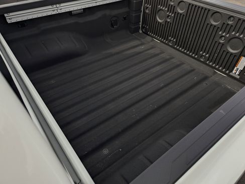 Certified 2025 Nissan Frontier SV w/ SV Convenience Package image 8