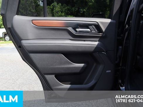 Used 2025 GMC Yukon Denali RWD image 21