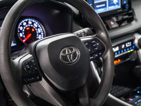 Certified 2022 Toyota RAV4 LE FWD image 21