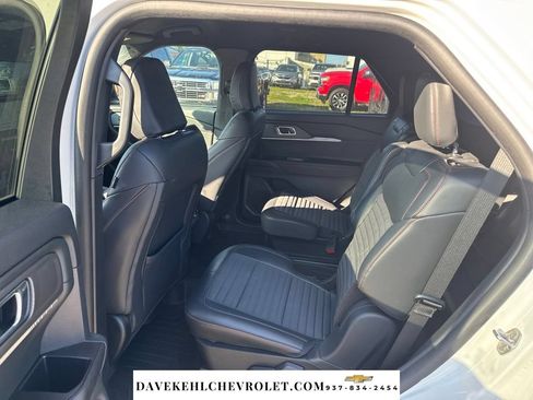 Used 2025 Ford Explorer ST-Line AWD/4WD image 19