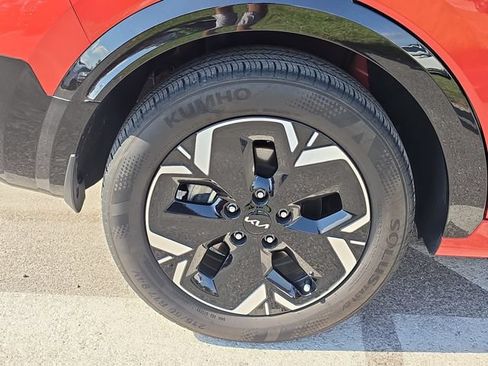 Certified 2024 Kia Niro Wind FWD image 5