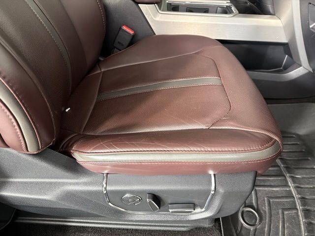 Used 2017 Ford F150 Platinum w/ Equipment Group 701A Luxury AWD/4WD image 34