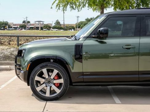 New 2026 Land Rover Defender 110 X AWD/4WD image 13