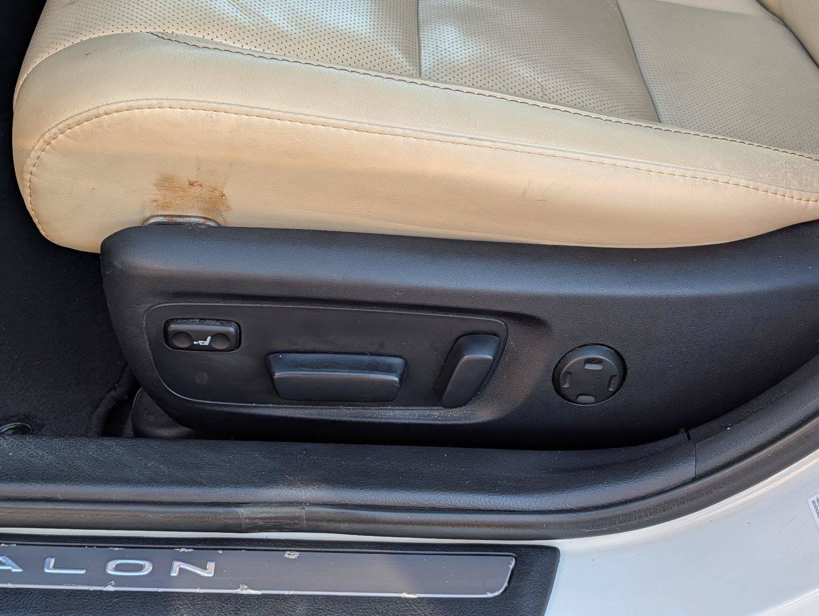 Used 2013 Toyota Avalon Limited FWD image 11