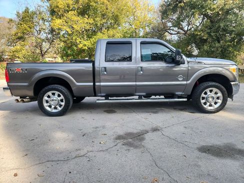 Used 2011 Ford F250 Lariat w/ Lariat Interior Pkg image 9