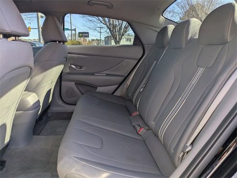 Used 2023 Hyundai Elantra SEL w/ Convenience Package image 13