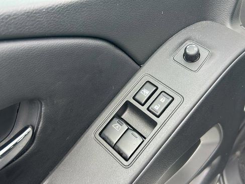 Used 2025 Nissan Frontier SV w/ SV Convenience Package RWD image 11