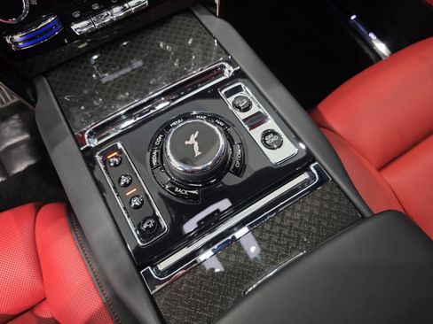 Used 2020 Rolls-Royce Cullinan Black Badge AWD/4WD image 24
