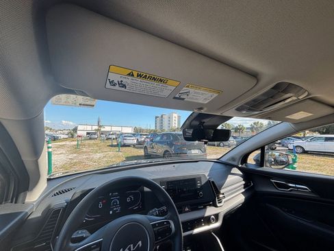 Used 2025 Kia Sportage LX image 33