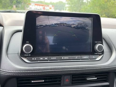 Used 2023 Nissan Rogue SV AWD/4WD image 17