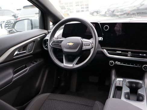 Used 2025 Chevrolet Equinox EV LT image 12