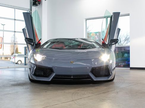 Used 2013 Lamborghini Aventador LP 700-4 image 4