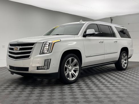 Used 2018 Cadillac Escalade ESV Premium Luxury AWD/4WD image 2