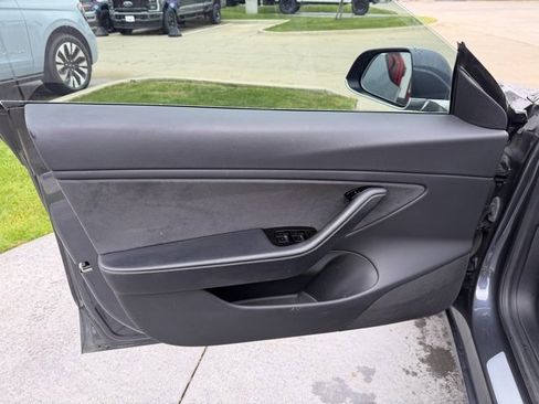 Used 2018 Tesla Model 3 Long Range image 9