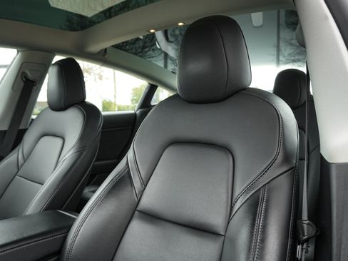 Used 2021 Tesla Model 3 Standard Range Plus image 16