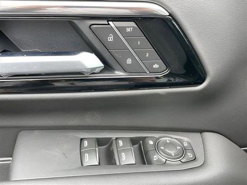 New 2025 Chevrolet Suburban Premier image 27