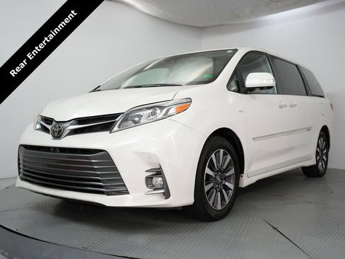 Used 2019 Toyota Sienna Limited Premium AWD/4WD image 3