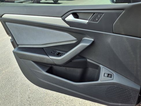 Used 2026 Volkswagen Jetta SE FWD image 18