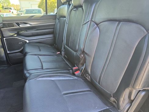 Used 2024 Jeep Wagoneer L Series III w/ Flexible Seating Group AWD/4WD image 14