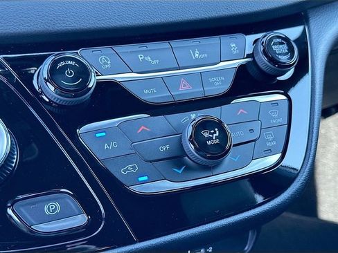 New 2026 Chrysler Voyager LX image 10