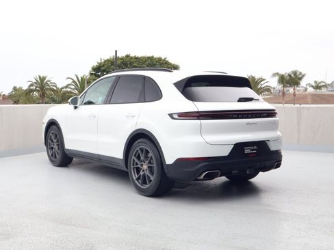 Certified 2024 Porsche Cayenne AWD/4WD image 3