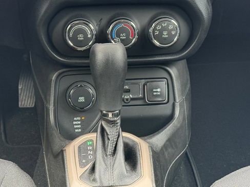 Used 2017 Jeep Renegade Sport w/ Power & Air Group image 27