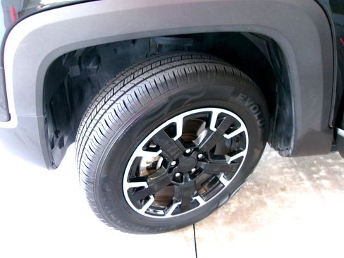 Used 2023 Jeep Renegade Trailhawk AWD/4WD image 7