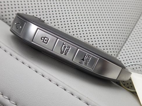 Used 2025 Kia Telluride S FWD image 29