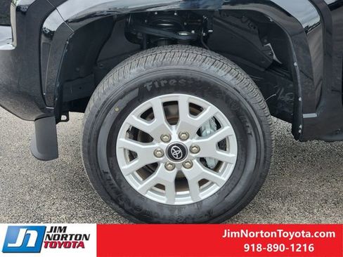 Used 2025 Toyota Tacoma SR AWD/4WD image 12