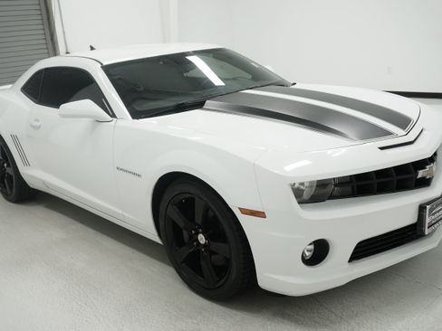 Used 2010 Chevrolet Camaro SS w/ Black Stripe Package RWD image 3