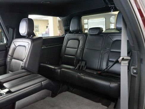 Used 2019 Lincoln Navigator Reserve image 17