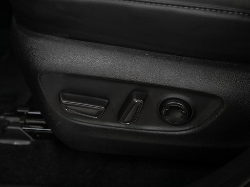 Used 2025 Toyota Highlander Limited AWD/4WD image 26