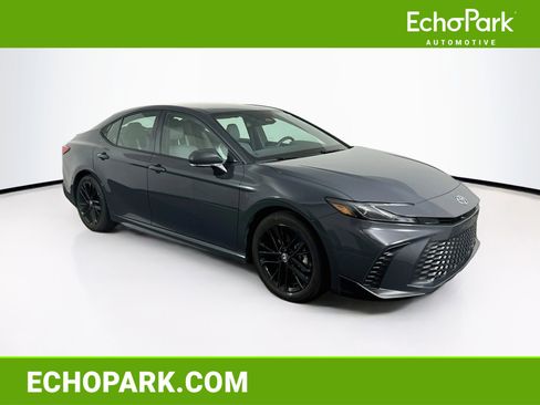 Used 2025 Toyota Camry SE FWD image 1