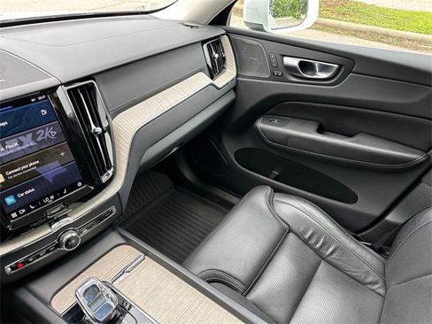 Used 2022 Volvo XC60 B5 Inscription w/ Protection Package Premier image 29