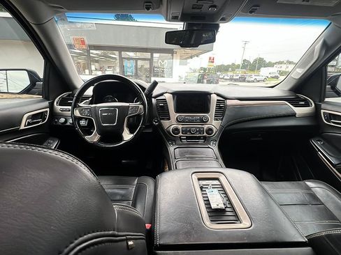 Used 2018 GMC Yukon XL Denali w/ Denali Ultimate Package AWD/4WD image 10