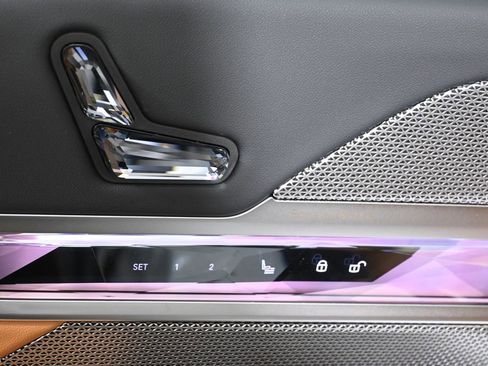 Used 2026 BMW 740i xDrive w/ Premium Package image 28