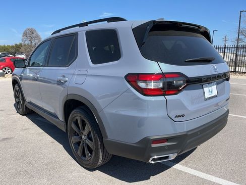 Certified 2025 Honda Pilot Black Edition image 6