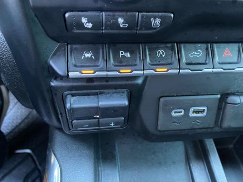 Used 2020 Chevrolet Silverado 1500 High Country w/ Technology Package image 26