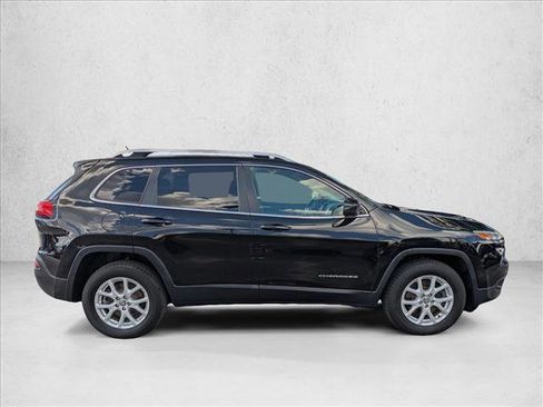 Used 2017 Jeep Cherokee Latitude w/ Comfort & Sound Group image 4