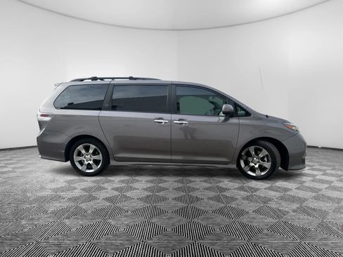 Used 2014 Toyota Sienna SE image 5