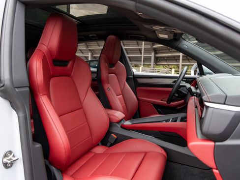 Certified 2024 Porsche Macan 4 Electric image 53