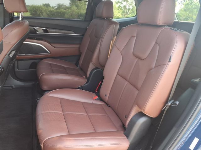 Used 2024 Kia Telluride EX w/ EX Captain's Chair Package FWD image 22